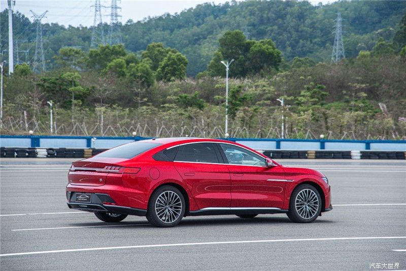 32.8米！漢EV創(chuàng  )造全球新能源車(chē)最短百公里制動(dòng)距離紀錄